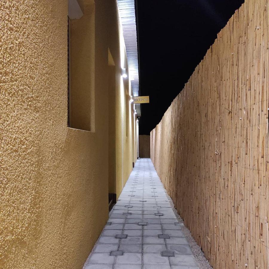V & V Villa Lalince Eksteriør billede