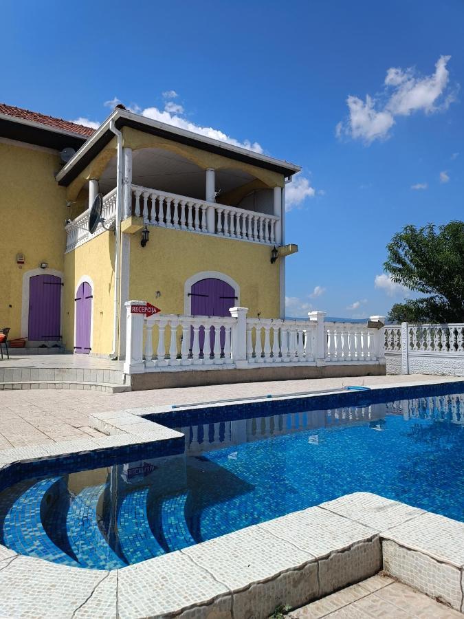 V & V Villa Lalince Eksteriør billede